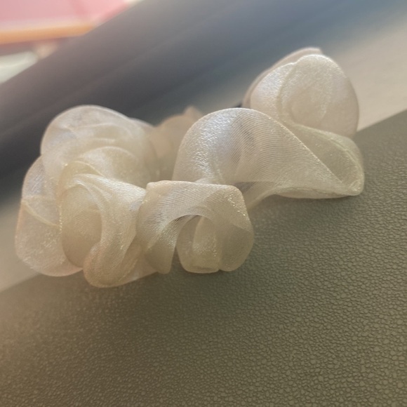 Fashion Rhinestone H sheer scrunchie New - Picture 6 of 7